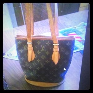 Louis Vuitton pm bucket small